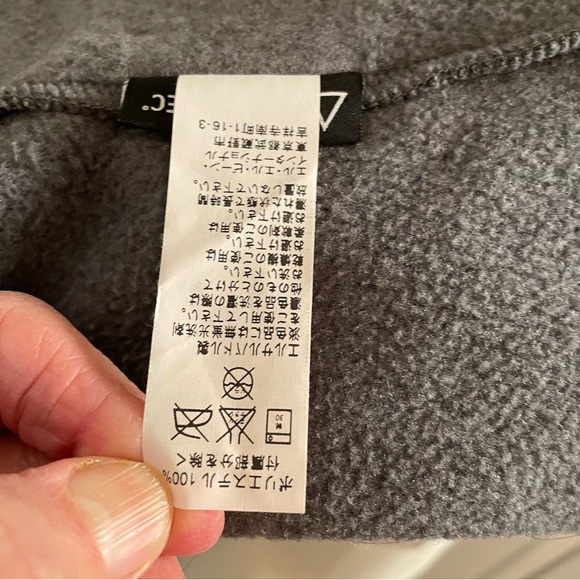 Woman’s Top - Picture 7 of 7